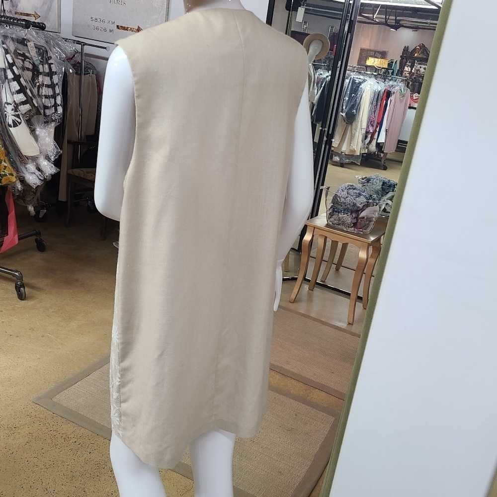 Engè Vest - Picture 6 of 11